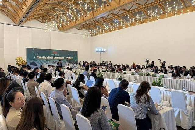 Quang cảnh hội thảo Thuacute;c đẩy kết nối Long Thagrave;nh - TP.HCM