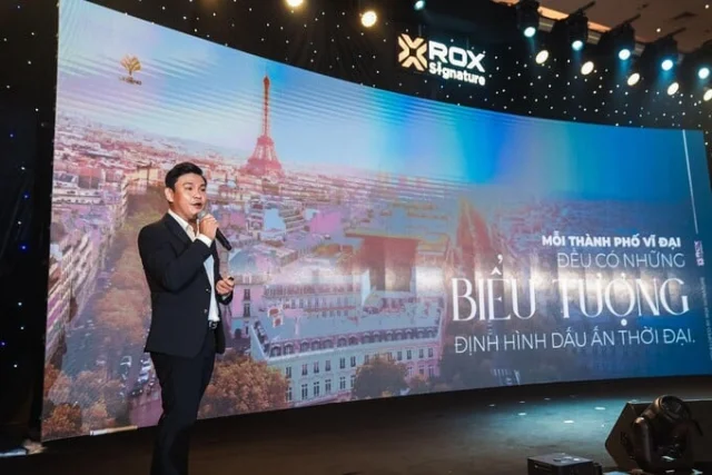 Đại diện ROX Signature giới thiệu về h&agrave;nh tr&igrave;nh kiến tạo một biểu tượng đ&ocirc; thị mới b&ecirc;n cầu Rồng. &nbsp;