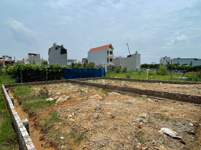 Chuy&ecirc;n gia khuyến c&aacute;o nh&agrave; đầu tư cần thận trọng, xem x&eacute;t kỹ ph&aacute;p l&yacute;, khu vực c&oacute; khả năng ph&aacute;t triển giao th&ocirc;ng hạ tầng trong tương lai. Ảnh: L&ecirc; T&acirc;m. &nbsp;