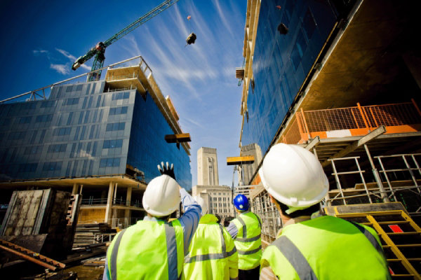 Ng&agrave;nh x&acirc;y dựng đ&oacute;n lực đẩy từ ch&iacute;nh s&aacute;ch nhưng bi&ecirc;n lợi nhuận vẫn bị co hẹp.