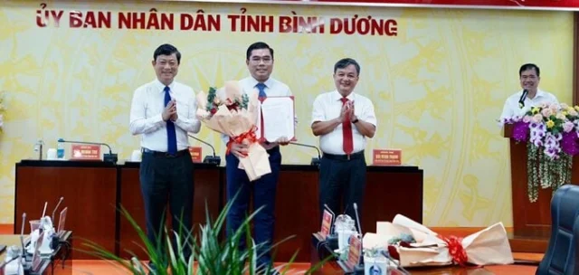 Ng&agrave;y 26/9/2025, &ocirc;ng Phan Tấn Đạt, Chủ tịch HĐQT KSB nhận quyết định chủ trương đầu tư từ l&atilde;nh đạo địa phương.