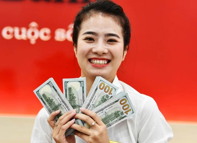 Giá USD ngân hàng tăng cao, tỷ giá trung tâm lập đỉnh mới - Ảnh 1