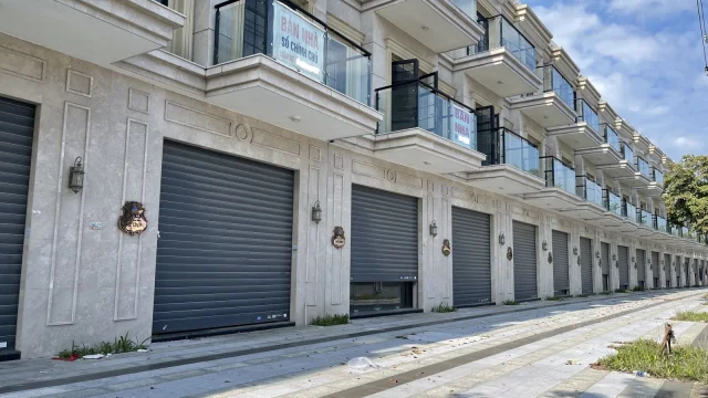 Shophouse d&ugrave;ng cho c&ocirc;ng nh&acirc;n ở tr&ecirc;n tuyến đường M&ecirc; Linh (Q. Li&ecirc;n Chiểu, TP. Đ&agrave; Nẵng). &nbsp;