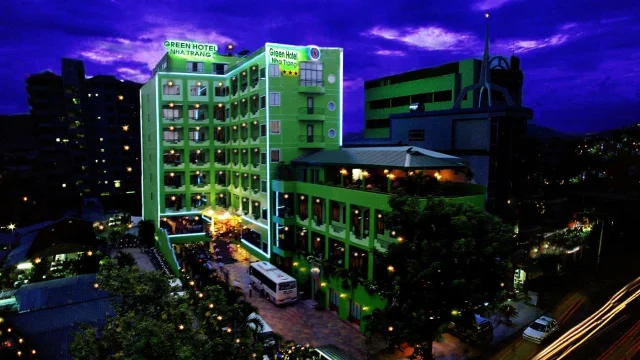 VNECO 9 từng dấn th&acirc;n v&agrave;o lĩnh vực kinh doanh kh&aacute;ch sạn khi đầu tư x&acirc;y dựng Green Hotel Nha Trang nhưng sau đ&oacute; kh&ocirc;ng mấy th&agrave;nh c&ocirc;ng.