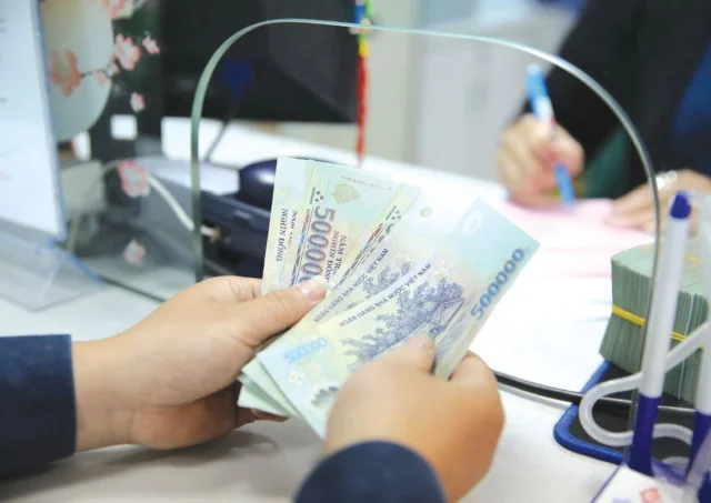 Tín dụng tăng cao, lãi suất huy động khó đứng yên - Ảnh 1