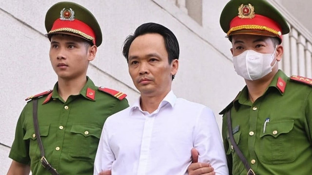 Từ 15/7, h&agrave;ng ngh&igrave;n nh&agrave; đầu tư FLC bắt đầu được ho&agrave;n tiền sau khi Trịnh Văn Quyết nộp gần 2.500 tỷ đồng. &nbsp;