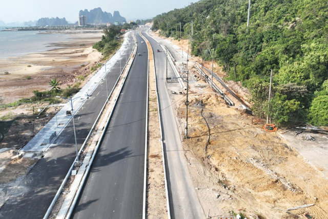 Quảng Ninh đầu tư gần 2.200 tỷ mở rộng đường đến khu phức hợp Vân Đồn - Ảnh 1