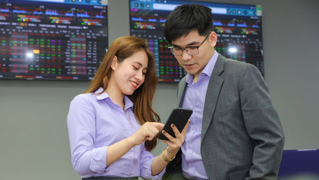 Thị trường chứng kho&aacute;n Việt Nam tiếp tục diễn biến t&iacute;ch cực trong phi&ecirc;n s&aacute;ng ng&agrave;y 9/7, với lực đẩy chủ yếu đến từ nh&oacute;m cổ phiếu t&agrave;i ch&iacute;nh.