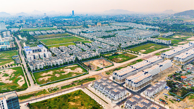 Với vị tr&iacute; huyết mạch, dọc đại lộ Nam s&ocirc;ng M&atilde; c&ograve;n l&agrave; nơi dừng ch&acirc;n của h&agrave;ng loạt dự &aacute;n lớn