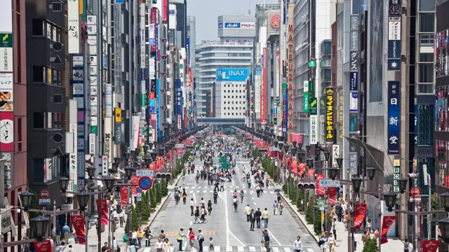 Khu phố Ginza (Tokyo, Nhật Bản) hoạt động nhộn nhịp cả ng&agrave;y lẫn đ&ecirc;m. &nbsp;