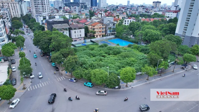 Cận cảnh 'đất vàng' Hà Nội bỏ hoang suốt hai thập kỷ, bị sử dụng sai mục đích - Ảnh 1