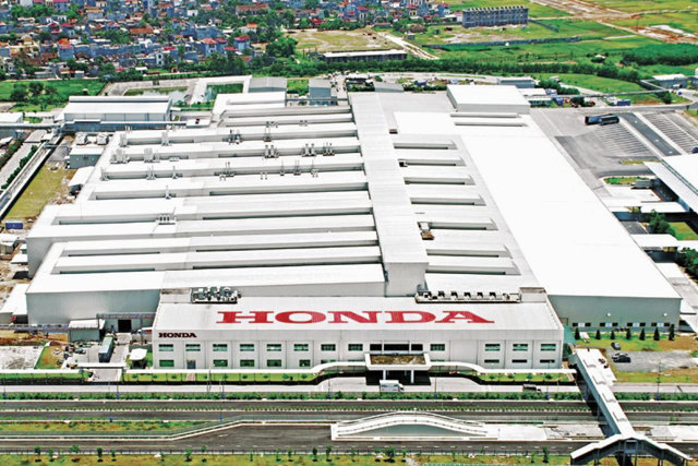 Được th&agrave;nh lập v&agrave;o năm 1996, c&ocirc;ng ty Honda Việt Nam l&agrave; c&ocirc;ng ty li&ecirc;n doanh giữa 3 đơn vị: C&ocirc;ng ty Honda Motor (Nhật Bản), C&ocirc;ng ty Asian Honda Motor (Th&aacute;i Lan), Tổng c&ocirc;ng ty M&aacute;y Động Lực v&agrave; M&aacute;y N&ocirc;ng nghiệp Việt Nam với 2 ng&agrave;nh sản phẩm ch&iacute;nh: xe m&aacute;y v&agrave; xe &ocirc; t&ocirc;. &nbsp;
