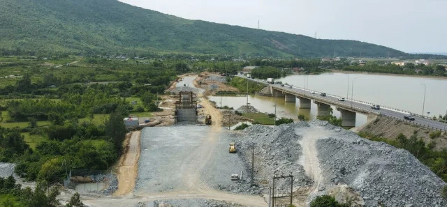 C&ocirc;ng tr&igrave;nh đầu tư mở rộng hầm Đ&egrave;o Ngang khi ho&agrave;n th&agrave;nh được kỳ vọng đ&aacute;p ứng nhu cầu lưu th&ocirc;ng ng&agrave;y c&agrave;ng tăng tr&ecirc;n quốc lộ 1 qua tỉnh H&agrave; Tĩnh v&agrave; tỉnh Quảng Trị.