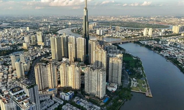 Thị trường nh&agrave; ở "ph&igrave;nh to" ở ph&acirc;n kh&uacute;c cao cấp, người d&acirc;n vẫn kh&ocirc;ng mua được nh&agrave;. Ảnh minh họa.