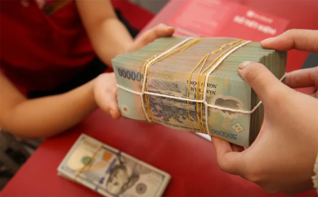 Lãi suất tiết kiệm rục rịch tăng, ngân hàng đua hút tiền gửi - Ảnh 2