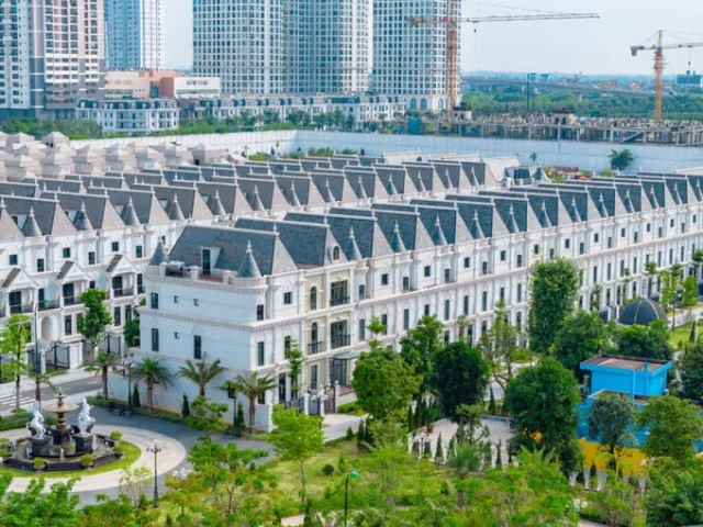 Trong khi mặt bằng gi&aacute; căn hộ tại khu vực T&acirc;y Hồ T&acirc;y chạm mốc 300 triệu đồng/m&sup2;, thị trường lại chứng kiến t&igrave;nh trạng khan hiếm nguồn cung k&eacute;o d&agrave;i &ndash; một nghịch l&yacute; đang l&agrave;m thay đổi cục diện thị trường bất động sản cao cấp tại H&agrave; Nội. Ảnh minh họa.