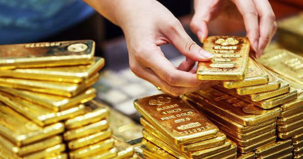 Gi&aacute; v&agrave;ng thế giới v&agrave; trong nước đồng loạt "bốc hơi" sau phi&ecirc;n tăng sốc h&ocirc;m qua.