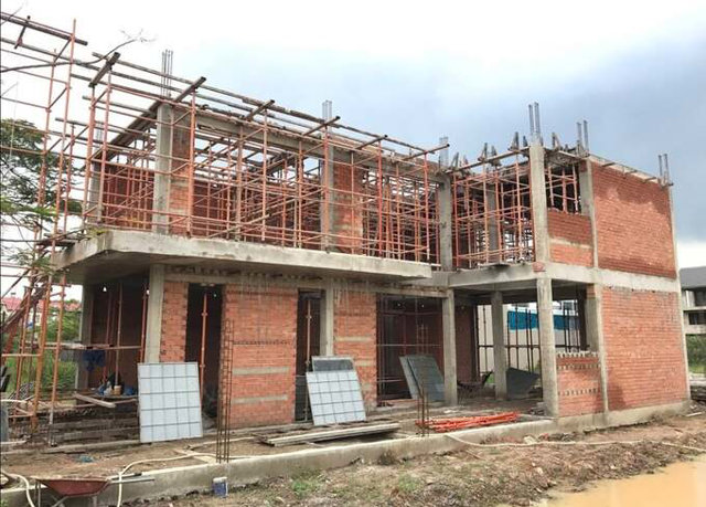 UBND c&aacute;c x&atilde;, phường v&agrave; đặc khu C&ocirc;n Đảo tr&ecirc;n địa b&agrave;n Tp.HCM c&oacute; thẩm quyền cấp giấy ph&eacute;p x&acirc;y dựng đối với c&aacute;c c&ocirc;ng tr&igrave;nh cấp III, cấp IV v&agrave; nh&agrave; ở ri&ecirc;ng lẻ trong phạm vi quản l&yacute; của m&igrave;nh.