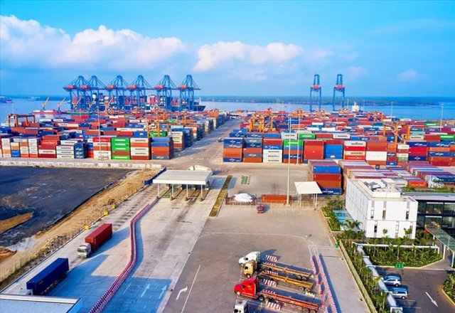C&aacute;n c&acirc;n thương mại h&agrave;ng h&oacute;a thặng dư hơn 7,7 tỷ USD. (Ảnh minh họa)