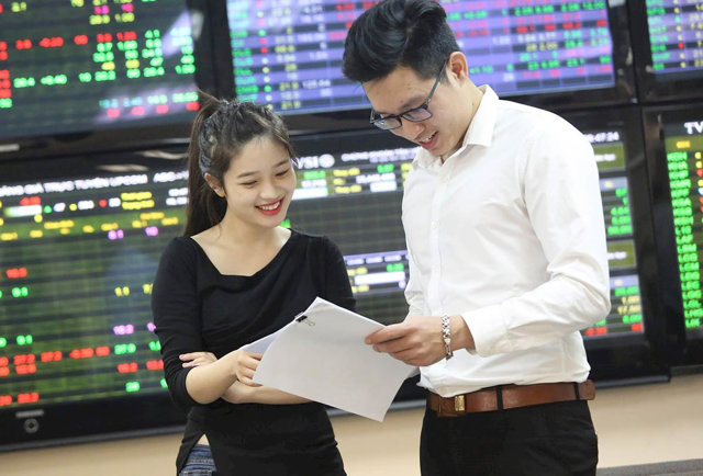 Thị trường hút vốn tỷ USD mỗi phiên, công ty chứng khoán cạn room cho vay - Ảnh 1