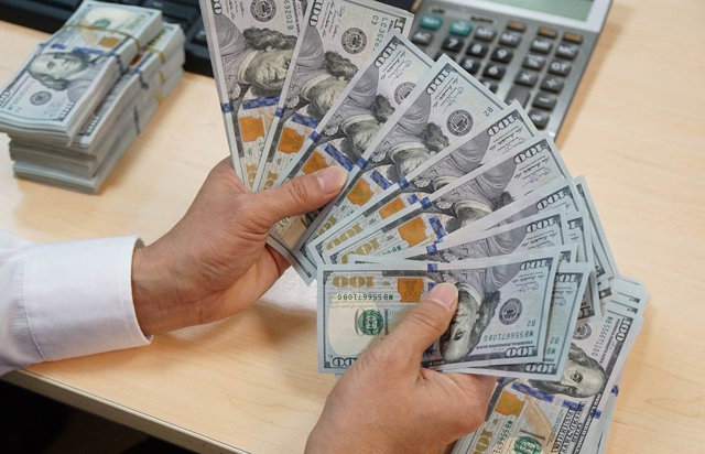 Giá USD ngân hàng cao chưa từng có, tỷ giá trung tâm lập đỉnh mới - Ảnh 1
