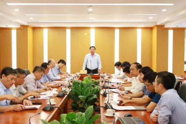 Bộ trưởng Trần Hồng Minh: Khẩn trương Rà soát toàn diện tiêu chuẩn kỹ thuật đường sắt - Ảnh 1