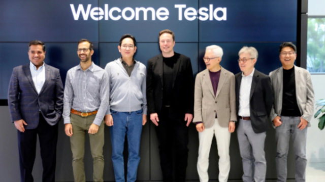 Elon Musk c&oacute; cuộc gặp với Chủ tịch Samsung Electronics Lee Jae-yong (b&ecirc;n tr&aacute;i) hồi th&aacute;ng 5/2023 (Ảnh: Samsung Electronics)