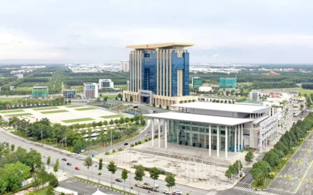 Sau khi B&igrave;nh Dương s&aacute;p nhập v&agrave;o Tp.HCM, h&agrave;ng loạt dự &aacute;n gi&aacute; &ldquo;mềm&rdquo; đồng loạt ra mắt, nhắm đến nh&oacute;m kh&aacute;ch mua ở thực từ Tp.HCM. Tuy nhi&ecirc;n, chuy&ecirc;n gia khuyến nghị người mua cần t&iacute;nh to&aacute;n kỹ phương &aacute;n di chuyển trước khi xuống tiền.