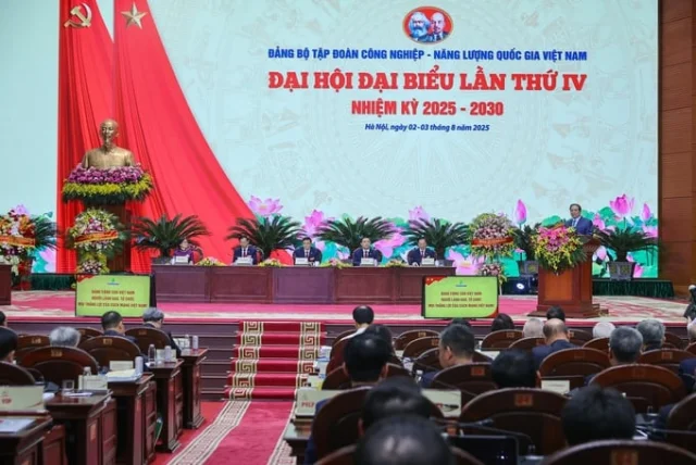 Thủ tướng ph&aacute;t biểu chỉ đạo Đại hội đại biểu Đảng bộ Petrovietnam. &nbsp;