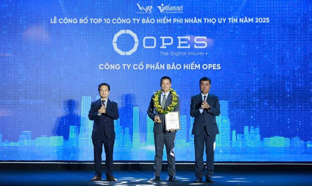 Ảnh: Đại diện OPES tại lễ c&ocirc;ng bố Top 10 c&ocirc;ng ty bảo hiểm phi nh&acirc;n thọ uy t&iacute;n