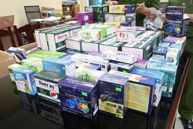 Caacute;c đối tượng đatilde; tiecirc;u thụ hagrave;ng chục triệu sản phẩm chức năng giả ra thị trường