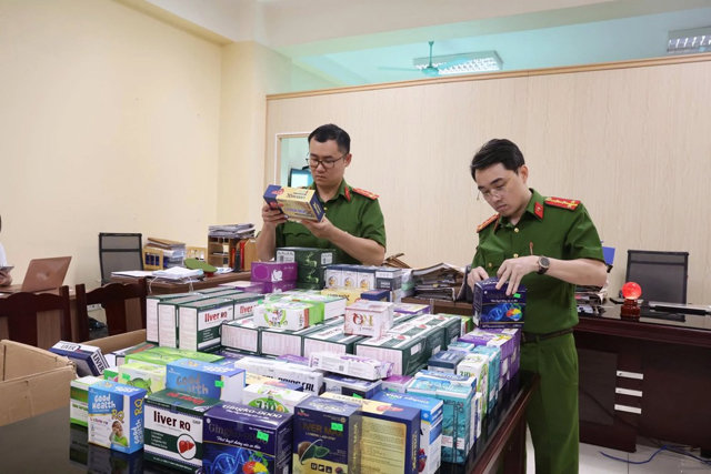 Cocirc;ng an kiểm tra, phaacute;t hiện thực phẩm chức năng giảnbsp;số lượng 