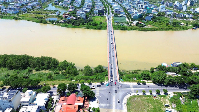 Sự kết hợp giữa hạ tầng giao th&ocirc;ng bứt ph&aacute;, định hướng quy hoạch r&otilde; r&agrave;ng v&agrave; c&aacute;c dự &aacute;n trọng điểm đang gi&uacute;p bất động sản Đ&agrave; Nẵng trở th&agrave;nh t&acirc;m điểm h&uacute;t d&ograve;ng tiền.