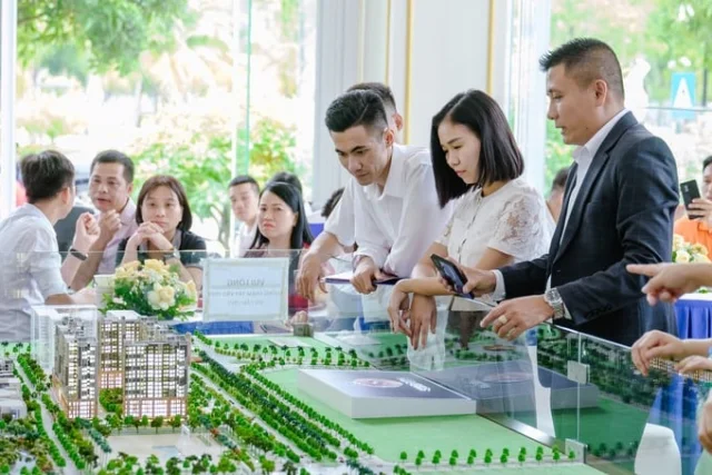 Thế hệ th&agrave;nh đạt trẻ tuổi đang d&agrave;nh nhiều sự quan t&acirc;m cho những căn hộ cao tầng thời thượng