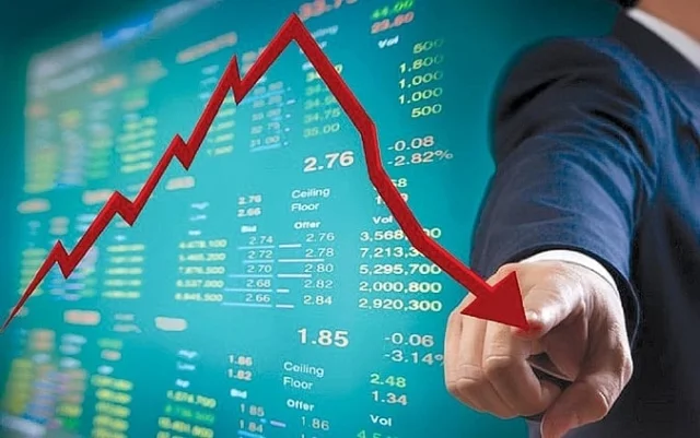 VN-Index l&ugrave;i từ đỉnh lịch sử xuống 1.630 điểm.