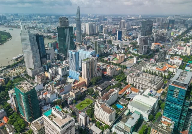 Gi&aacute; nh&agrave; vẫn duy tr&igrave; ở mức cao v&agrave; chưa được điều chỉnh linh hoạt, l&agrave;m gia tăng kh&oacute; khăn trong ti&ecirc;u thụ c&aacute;c căn hộ diện t&iacute;ch lớn, tổng gi&aacute; trị cao.