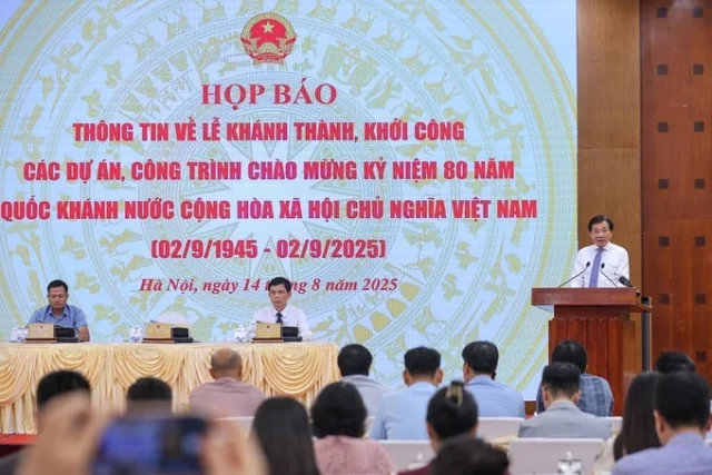 Bộ trưởng, Chủ nhiệm Văn ph&ograve;ng Ch&iacute;nh phủ Trần Văn Sơn.