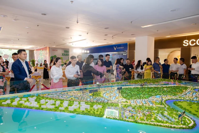 Giới đầu tư đang tăng tốc đổ về Vinhomes Royal Island đ&oacute;n ch&acirc;n s&oacute;ng cuối.