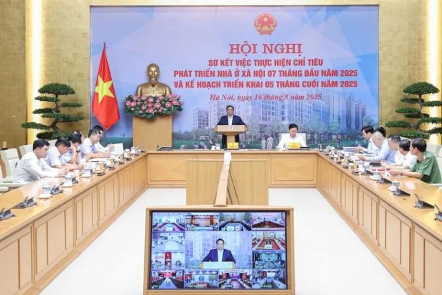 Thủ tướng nhấn mạnh, đưa chỉ ti&ecirc;u ph&aacute;t triển nh&agrave; ở x&atilde; hội v&agrave;o chỉ ti&ecirc;u ph&aacute;t triển kinh tế - x&atilde; hội của c&aacute;c bộ ng&agrave;nh, địa phương - Ảnh: VGP/Nhật Bắc