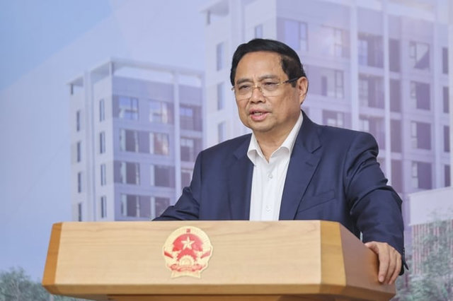 Thủ tướng Phạm Minh Ch&iacute;nh chỉ đạo x&acirc;y dựng, tr&igrave;nh Ch&iacute;nh phủ dự thảo Nghị định về quỹ nh&agrave; ở quốc gia, n&acirc;ng ngưỡng thu nhập được mua nh&agrave; x&atilde; hội theo hướng ph&ugrave; hợp hơn - Ảnh: VGP/Nhật Bắc
