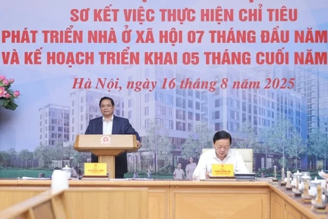 Thủ tướng Phạm Minh Ch&iacute;nh ph&aacute;t biểu khai mạc Hội nghị sơ kết việc thực hiện chỉ ti&ecirc;u ph&aacute;t triển nh&agrave; ở x&atilde; hội 7 th&aacute;ng đầu năm 2025 v&agrave; kế hoạch triển khai 5 th&aacute;ng cuối năm 2025 - Ảnh: VGP/Nhật Bắc