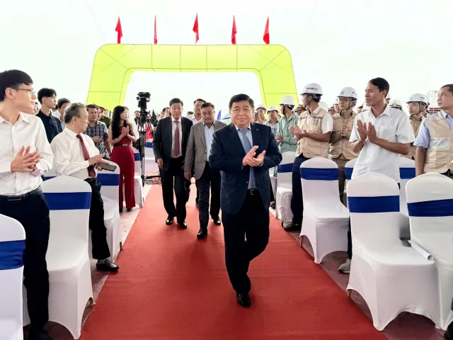 TỔNG THUẬT: Lễ khởi công, khánh thành 250 công trình tiêu biểu trên cả nước chào mừng Cách mạng tháng Tám và Quốc khánh 2/9 - Ảnh 22
