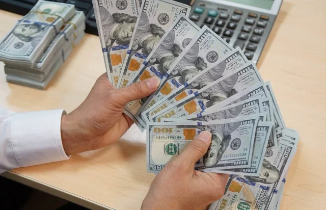 Giá USD ngân hàng lại lập đỉnh mới - Ảnh 1