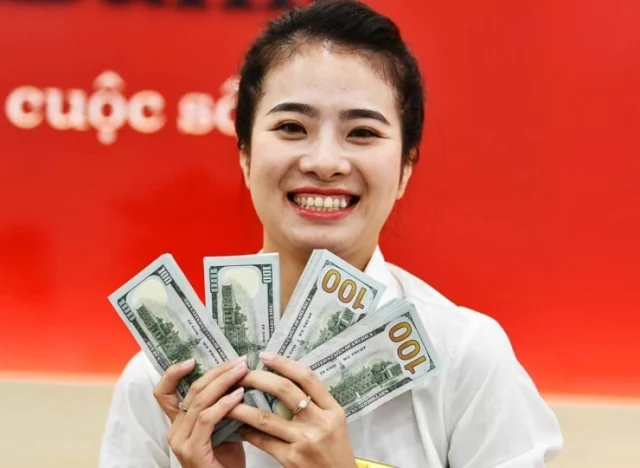 Giá USD ngân hàng vượt mốc 26.500 đồng - Ảnh 1