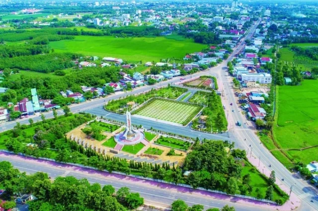 Hạ tầng ng&agrave;y c&agrave;ng được đầu tư đồng bộ, c&ugrave;ng với quỹ đất dồi d&agrave;o đang tạo lợi thế cạnh tranh gi&uacute;p T&acirc;y Ninh nổi l&ecirc;n như một "v&ugrave;ng đất hứa" mới của giới đầu tư bất động sản ph&iacute;a Nam. Ảnh: B&aacute;o T&acirc;y Ninh.