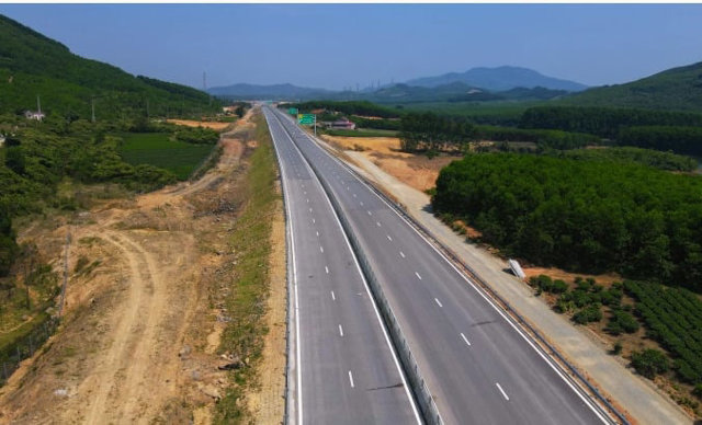 Cao tốc H&agrave;m Nghi - Vũng &Aacute;ng l&agrave; 1 trong 13 dự &aacute;n cao tốc sẽ thu ph&iacute; từ th&aacute;ng 1/2026.
