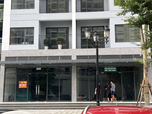 Từ &ldquo;khoản đầu tư b&eacute;o bở&rdquo; đến cảnh ế ẩm, shophouse ch&acirc;n đế chung cư đang phơi b&agrave;y khoảng c&aacute;ch lớn giữa kỳ vọng v&agrave; thực tế. &nbsp;