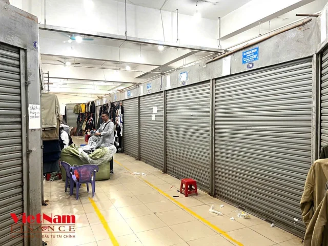 Cảnh buồn ở Móng Cái: Loạt cửa hàng đóng cửa, vắng người kinh doanh - Ảnh 5