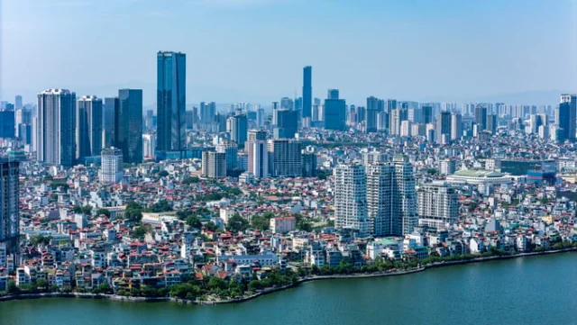 Thị trường bất động sản tại hai đ&ocirc; thị lớn nhất cả nước đang chứng kiến tốc độ tăng gi&aacute; &ldquo;n&oacute;ng&rdquo; vượt kỳ vọng, khi gi&aacute; đất v&agrave; căn hộ đồng loạt leo thang mạnh mẽ chỉ sau nửa năm. Ảnh minh họa.