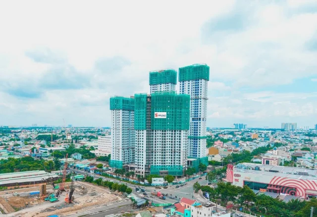 Dòng tiền trở xấu, nợ vay của loạt DN bất động sản tăng mạnh - Ảnh 2